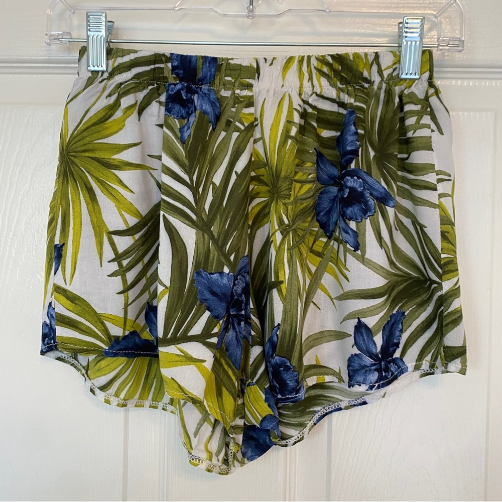 Brandy Melville Floral Printed Flowy Shorts💚